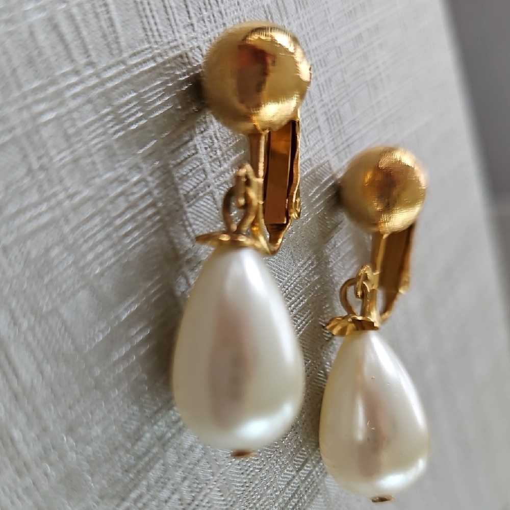 Vtg Pearl Drop Earrings - Picture 2 of 4